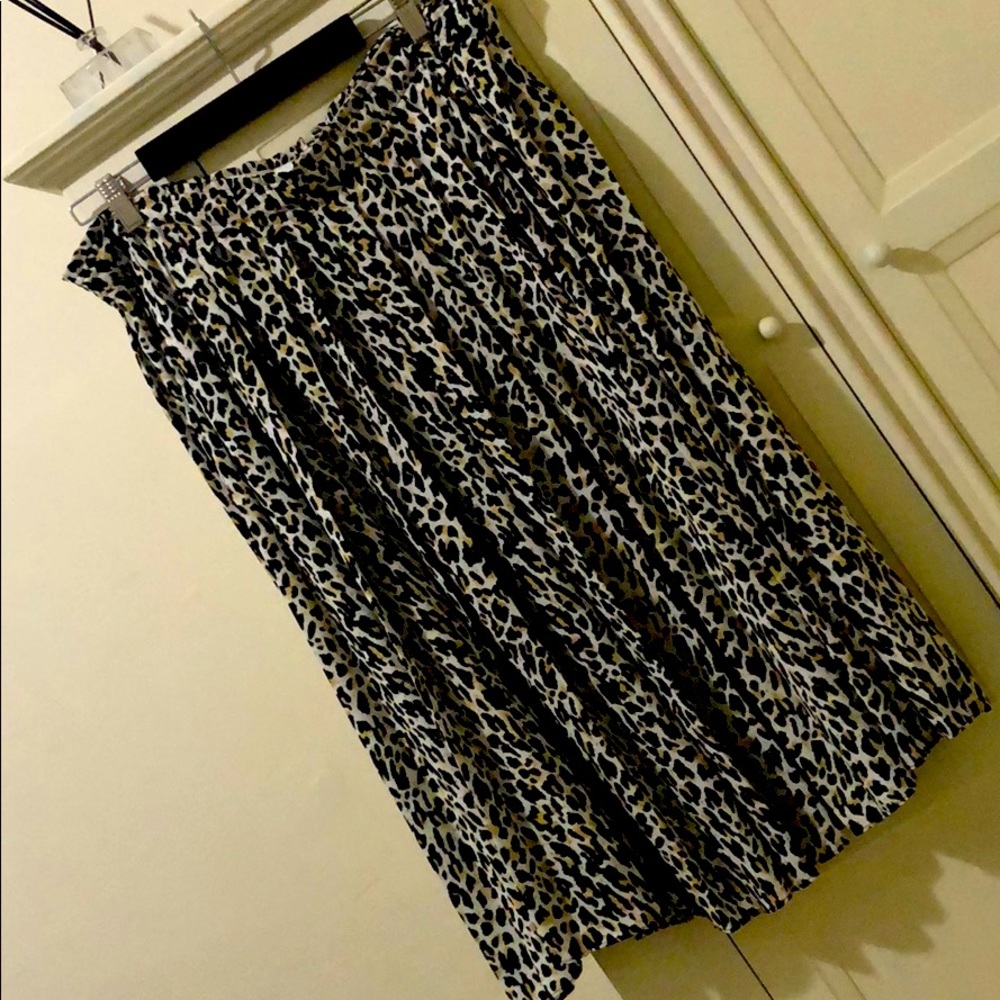 Pleated midi skirt